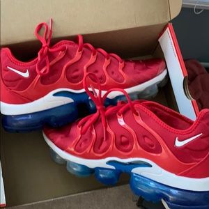 Red Nike Vapor Max plus